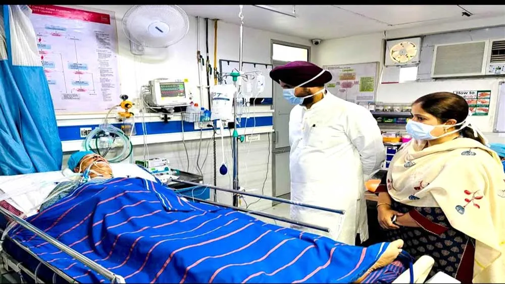 Tania Father Health Update: ਅਦਾਕਾਰਾ ਤਾਨੀਆ ਦੇ ਪਿਤਾ ਦਾ ਹਾਲ ਜਾਣਨ ਲਈ ਪਹੁੰਚੇ ਕਾਂਗਰਸ ਪ੍ਰਧਾਨ ਰਾਜਾ ਵੜਿੰਗ ਸਰਕਾਰ ‘ਤੇ ਵਰ੍ਹੇ