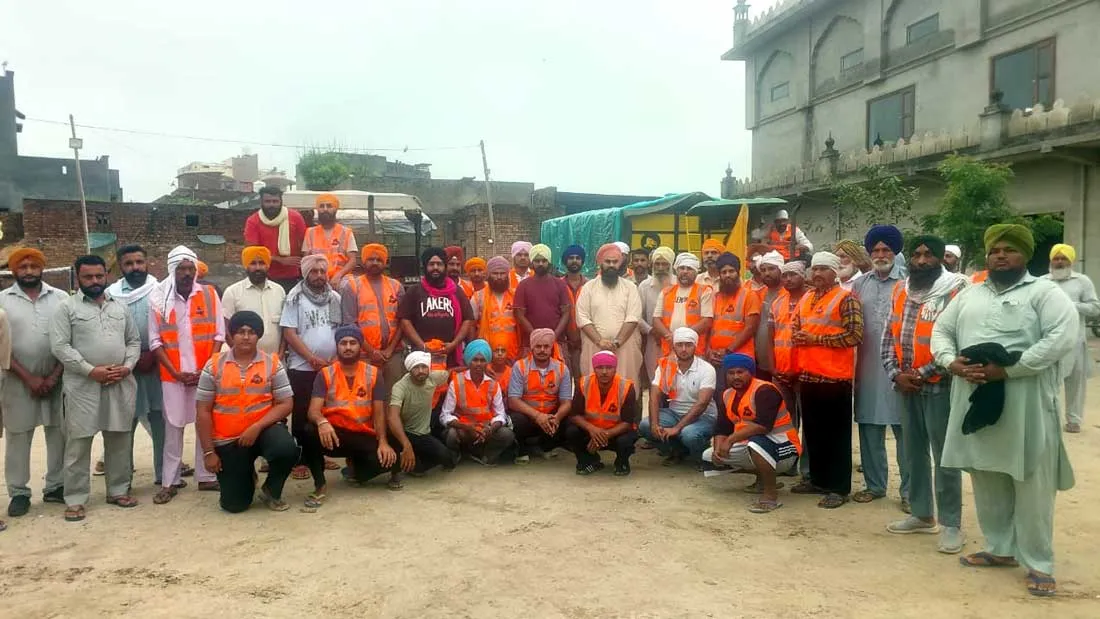 Flood Disaster Relief: ਪਾਣੀ ਦੀ ਮਾਰ ਹੇਠ ਆਏ ਪਿੰਡਾਂ ‘ਚ ਭੇਜੀ ਰਾਹਤ ਸਮੱਗਰੀ