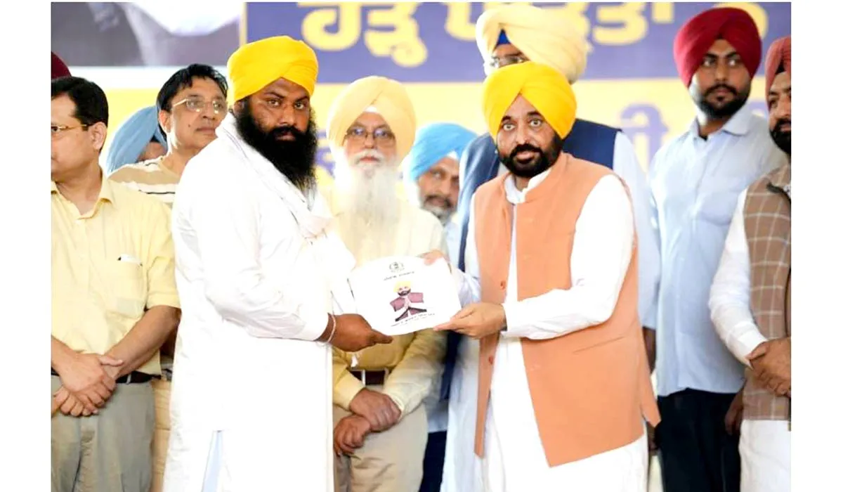 Punjab News: ‘ਆਪ’ ਸਰਕਾਰ ਨੇ 30 ਦਿਨਾਂ ’ਚ ਕਿਸਾਨਾਂ ਨੂੰ 20,000 ਰੁਪਏ ਪ੍ਰਤੀ ਏਕੜ ਮੁਆਵਜ਼ਾ ਦੇ ਕੇ ਰਚਿਆ ਇਤਿਹਾਸ