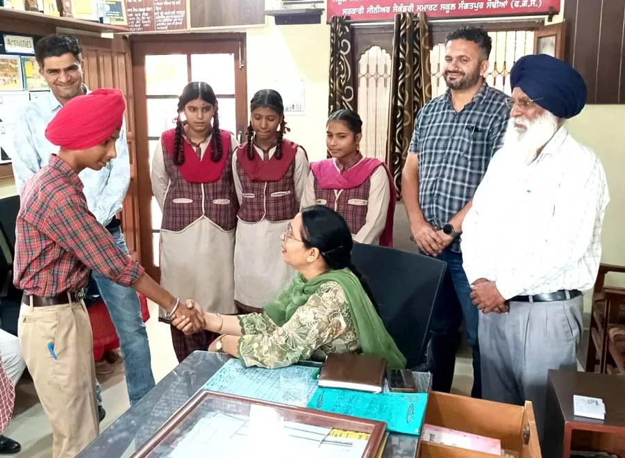 Punjab School Inspection: ਜ਼ਿਲ੍ਹਾ ਸਿੱਖਿਆ ਅਫਸਰ ਰਵਿੰਦਰ ਕੌਰ ਨੇ ਸੰਗਤਪੁਰ ਸੋਢੀਆਂ ਸਕੂਲ ਦੀ ਕੀਤੀ ਅਚਨਚੇਤ ਚੈਕਿੰਗ