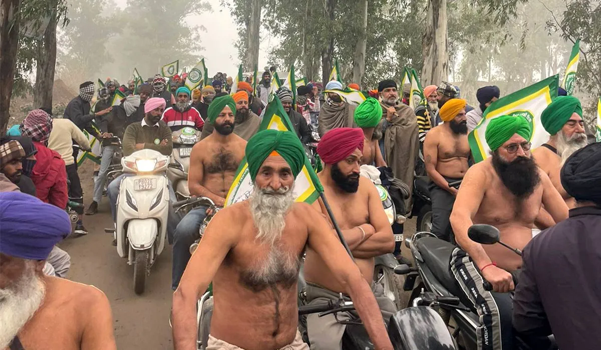 Farmers Protest: ਹੜ੍ਹਾਂ ਕਾਰਨ ਹੋਏ ਨੁਕਸਾਨ ਦਾ ਮੁਆਵਜ਼ਾ ਨਾ ਮਿਲਣ ’ਤੇ ਕਿਸਾਨਾਂ ਨੇ ਨੰਗੇ ਧੜ ਕੱਢਿਆ ਮਾਰਚ