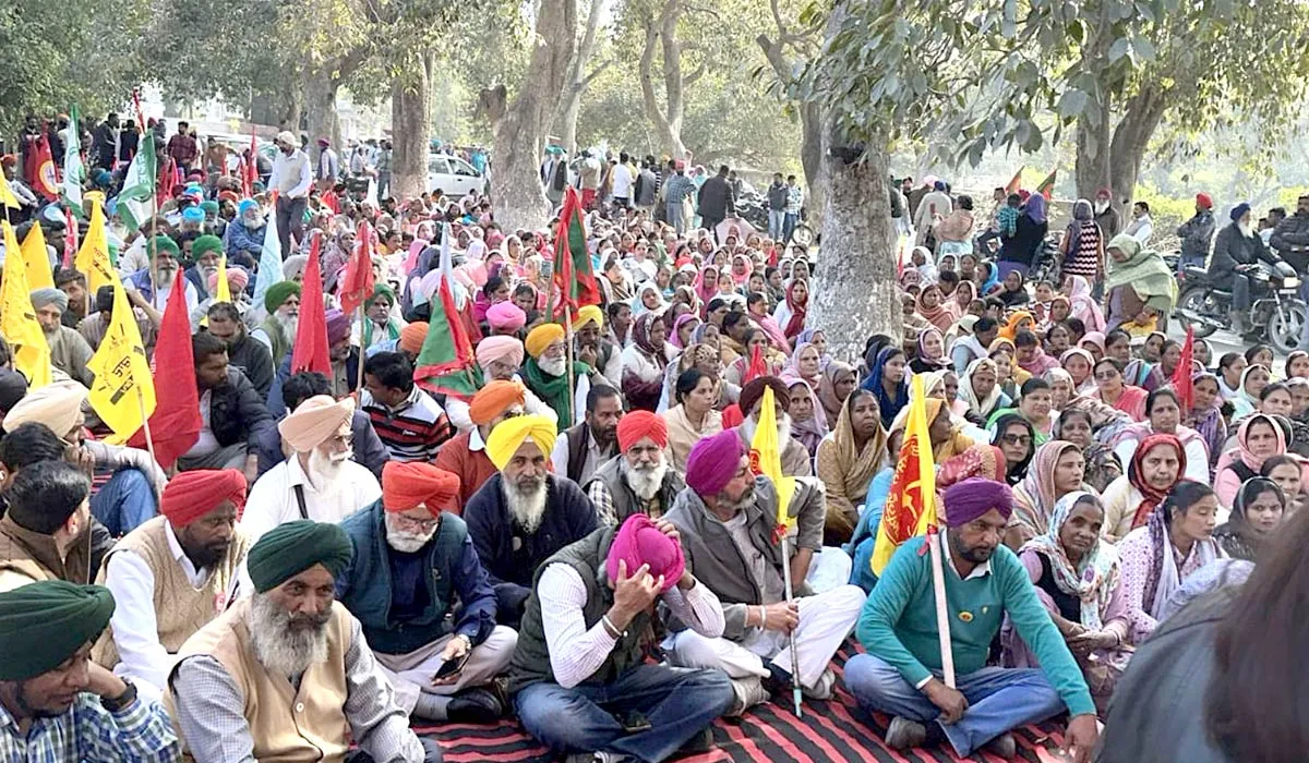 Farmers Protest: ਸੰਯੁਕਤ ਕਿਸਾਨ ਮੋਰਚਾ ਅਤੇ ਟ੍ਰੇਡ ਯੂਨੀਅਨ ਵੱਲੋਂ ਕੇਂਦਰ ਸਰਕਾਰ ਖਿਲਾਫ਼ ਕੀਤਾ ਰੋਸ ਪ੍ਰਦਰਸ਼ਨ