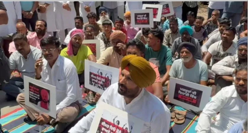 Punjab Congress Protest: ਪੰਜਾਬ ਕਾਂਗਰਸ ਨੇ ਭਗਵੰਤ ਮਾਨ ਸਰਕਾਰ ਵਿਰੁੱਧ ਪ੍ਰਦਰਸ਼ਨ ਕੀਤਾ, ਰੋਜ਼ਾਨਾ ਮਜ਼ਦੂਰੀ ’ਚ ਵਾਧੇ ਦੀ ਮੰਗ 