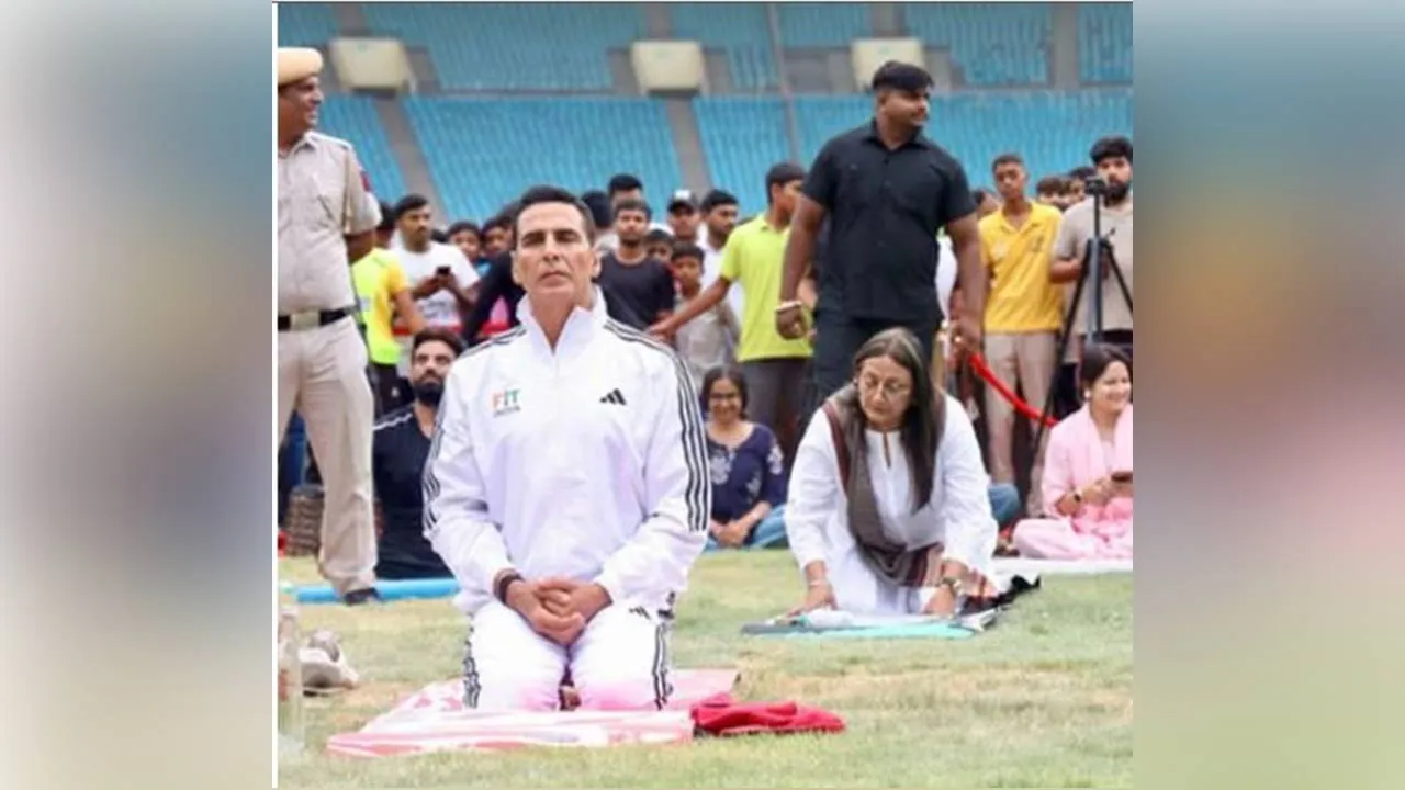 Akshay Kumar International Yoga Day: ਅਦਾਕਾਰ ਅਕਸ਼ੈ ਕੁਮਾਰ ਨੇ ਕੇਂਦਰੀ ਮੰਤਰੀ ਮਨਸੁਖ ਮੰਡਾਵੀਆ ਨਾਲ ਕੀਤਾ ਯੋਗ