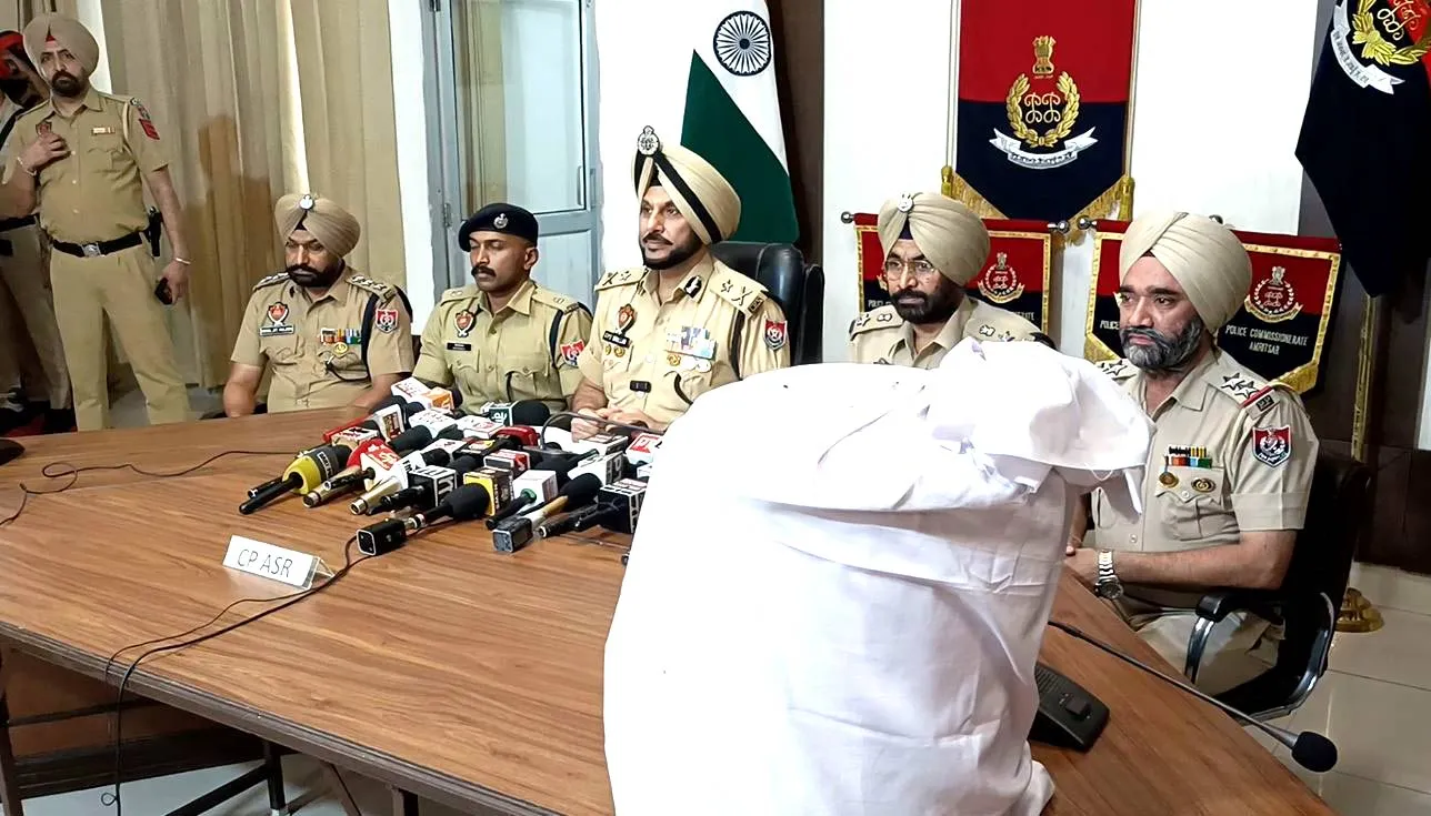 Drug Bust Amritsar: ਅੰਮ੍ਰਿਤਸਰ ਪੁਲਿਸ ਵੱਲੋਂ ਅੰਤਰਰਾਸ਼ਟਰੀ ਗਿਰੋਹ ਦਾ ਪਰਦਾਫਾਸ਼, 6 ਤਸਕਰ ਕਾਬੂ