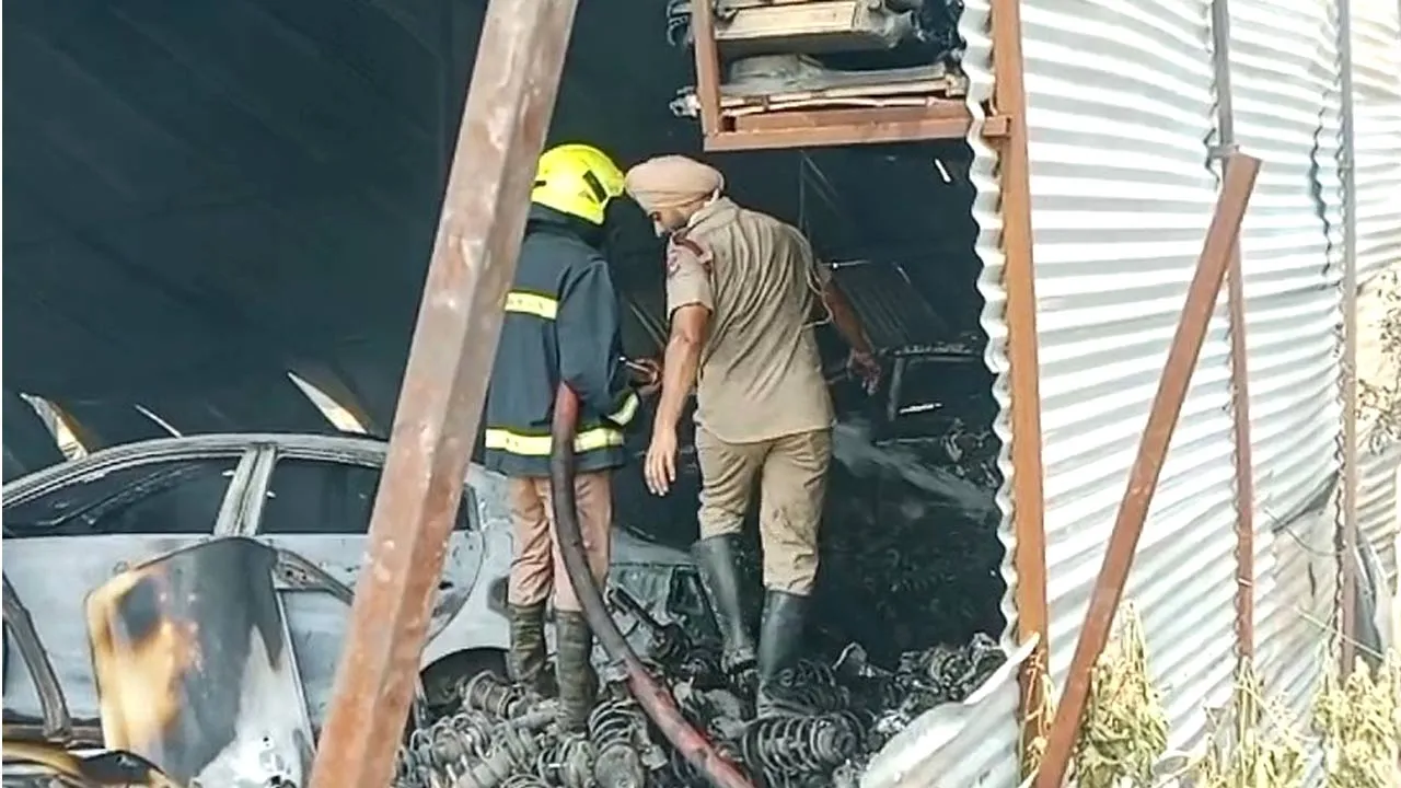 Fire Incident Chandigarh: ਚੰਡੀਗੜ੍ਹ ਦੀ ਕਬਾੜੀ ਮਾਰਕੀਟ ਵਿੱਚ ਭਿਆਨਕ ਅੱਗ, ਕਈ ਦੁਕਾਨਾਂ ਸੜੀਆਂ