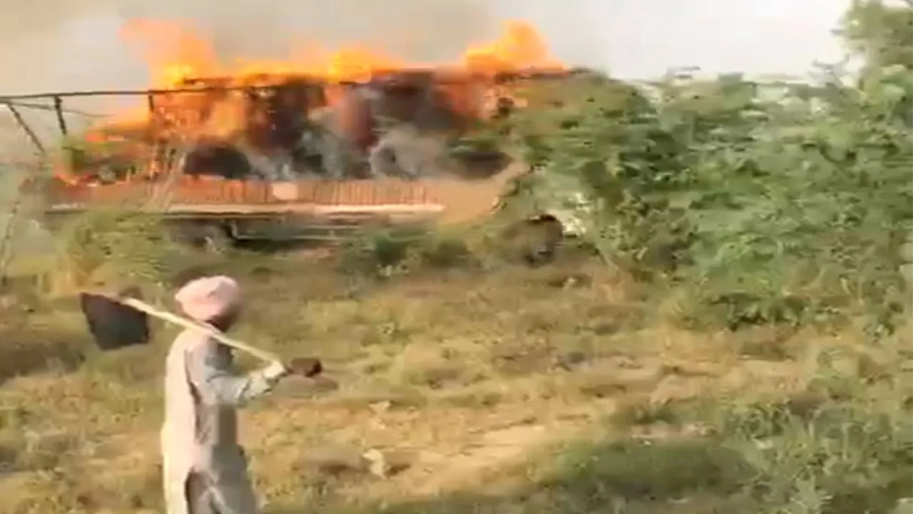 Fire Accident News: ਤੂੜੀ ਨਾਲ ਭਰੇ ਟਰੱਕ ਨੂੰ ਲੱਗੀ ਭਿਆਨਕ ਅੱਗ, ਵੱਡਾ ਹਾਦਸਾ ਟਲਿਆ