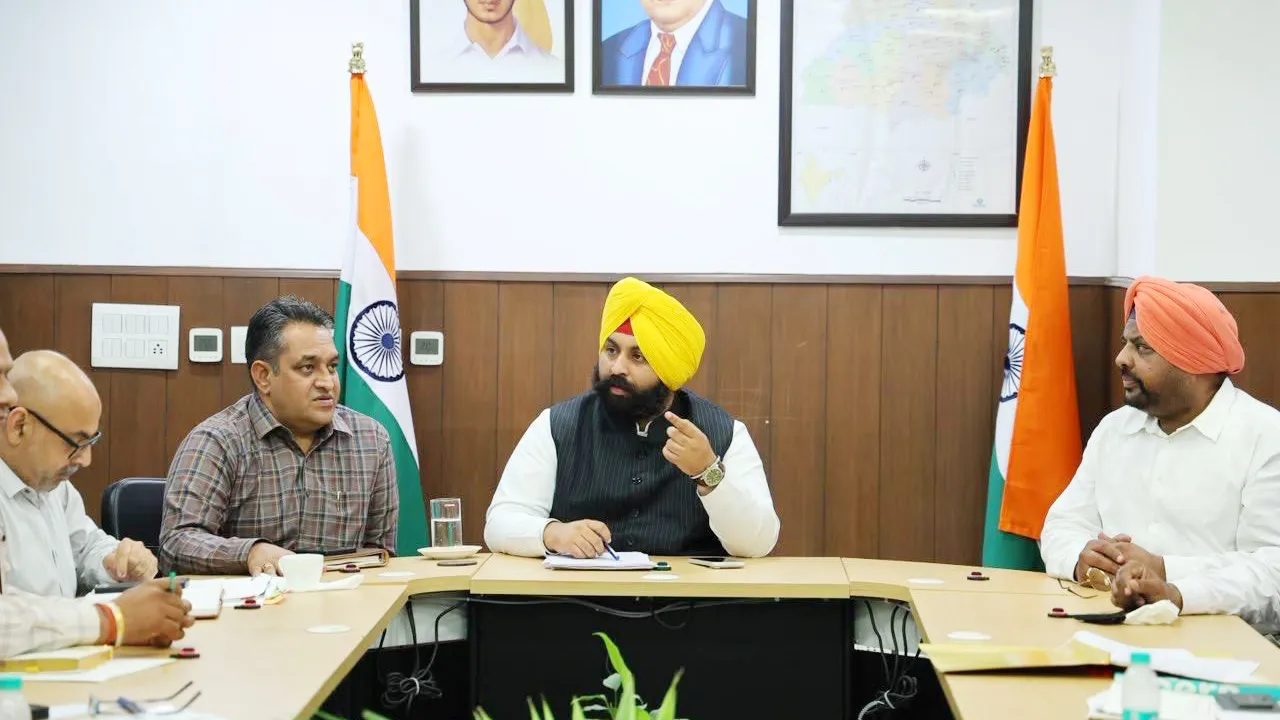 Harjot Singh Bains: ਸਥਾਨਕ ਸਰਕਾਰਾਂ ਮੰਤਰੀ ਹਰਜੋਤ ਸਿੰਘ ਬੈਂਸ ਵੱਲੋਂ ਟ੍ਰਾਈਸਿਟੀ ਨਾਲ ਲਗਦੇ ਕਸਬਿਆਂ ਵਿੱਚ ਸ਼ਹਿਰੀ ਬੁਨਿਆਦੀ ਢਾਂਚੇ ਸਬੰਧੀ ਵੱਖ-ਵੱਖ ਪ੍ਰਾਜੈਕਟਾਂ ਦਾ ਐਲਾਨ; ਵਿਕਾਸ ਕਾਰਜਾਂ ਦੀ ਹਫ਼ਤਾਵਾਰੀ ਸਮੀਖਿਆ ਦੇ ਨਿਰਦੇਸ਼