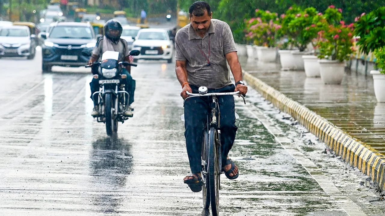 Weather Update Tomorrow: ਆਉਂਦੇ ਹਫ਼ਤੇ ਲਈ ਮੌਸਮ ਵਿਭਾਗ ਦੀ ਭਵਿੱਖਬਾਣੀ, ਤੇਜ਼ ਹਵਾਵਾਂ, ਗਰਜ਼ ਚਮਕ ਨਾਲ ਪਵੇਗਾ ਭਾਰੀ ਮੀਂਹ