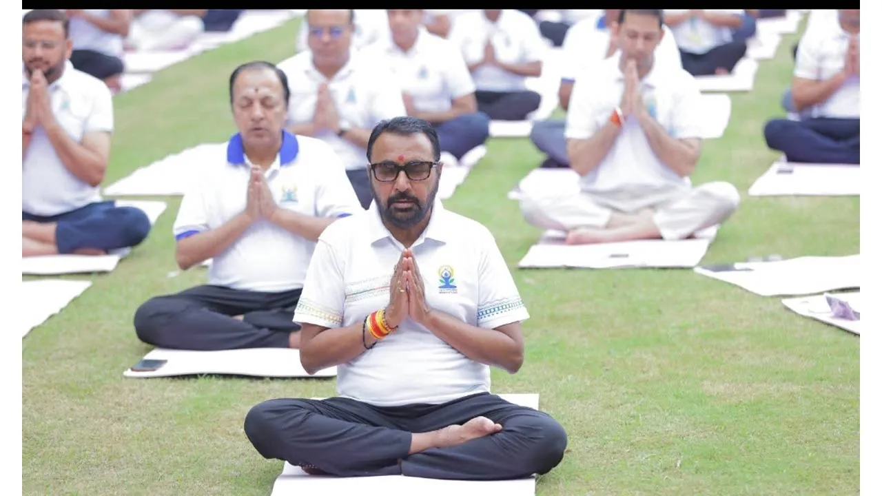 International Yoga Event: ਗਲੋਬਲ ਔਨਲਾਈਨ ਯੋਗ ਨੇ ਰਚਿਆ ਇਤਿਹਾਸ, 4 ਲੱਖ ਤੋਂ ਵੱਧ ਲੋਕਾਂ ਨੇ ਕੀਤਾ ਯੋਗਾ