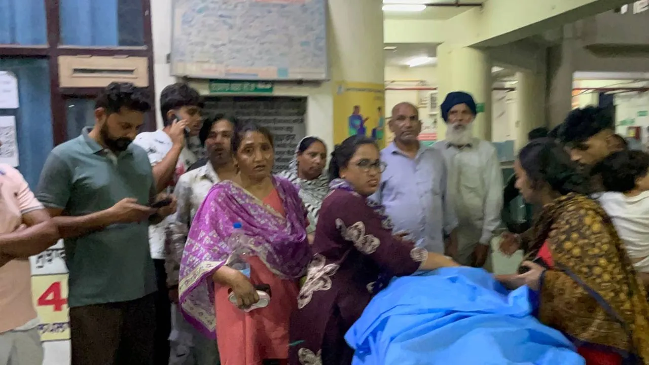 Jalandhar Firing News: ਜਲੰਧਰ ’ਚ ਹਸਪਤਾਲ ਜਾ ਰਹੇ ਦੋ ਨੌਜਵਾਨਾਂ ’ਤੇ ਤਾਬੜਤੋੜ ਫਾਇਰਿੰਗ, ਇੱਕ ਦੀ ਮੌਤ