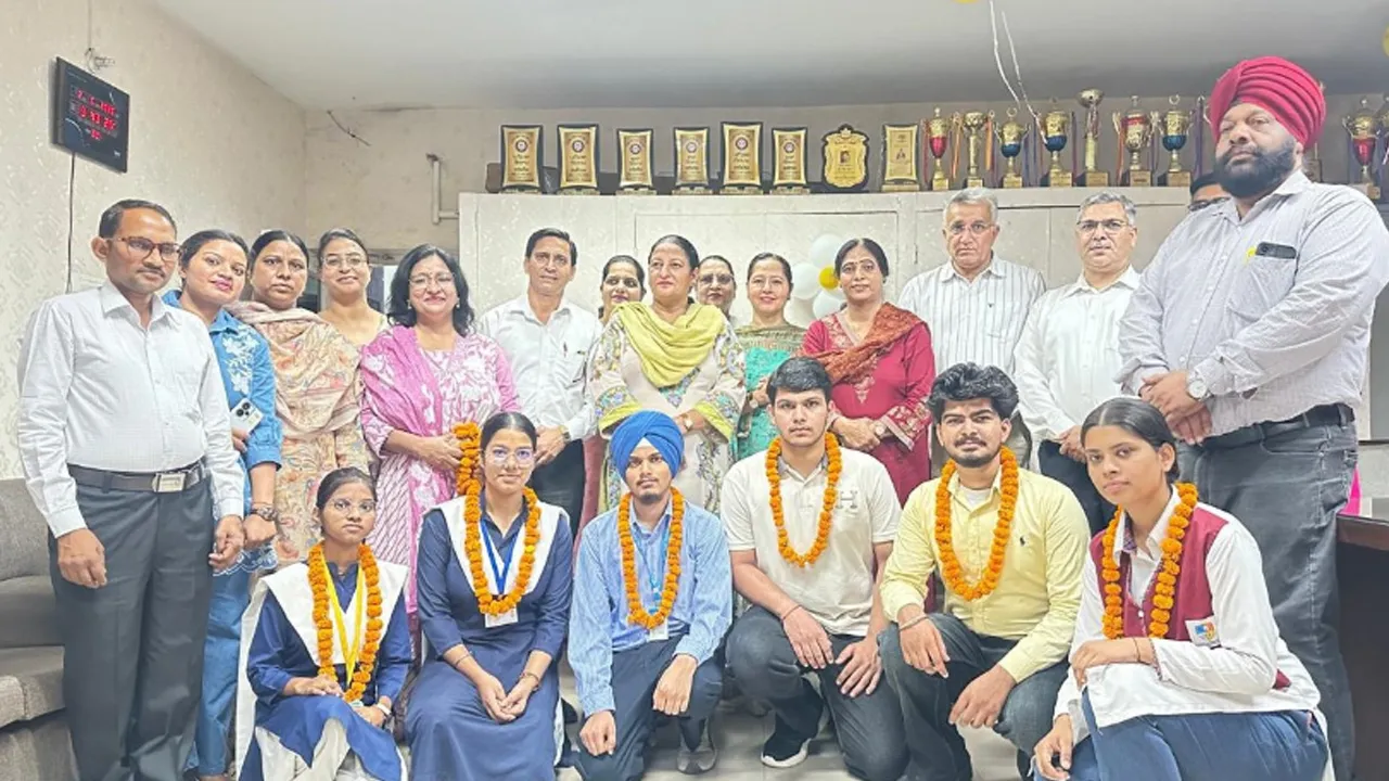 JEE Advanced Result: ਜੇਈਈ ਐਡਵਾਂਸ 2026 'ਚ ਪਟਿਆਲਾ ਜ਼ਿਲ੍ਹੇ ਨੇ ਮਾਰੀ ਬਾਜ਼ੀ, ਪੰਜਾਬ ਭਰ ਵਿੱਚੋਂ ਰਿਹਾ ਮੋਹਰੀ