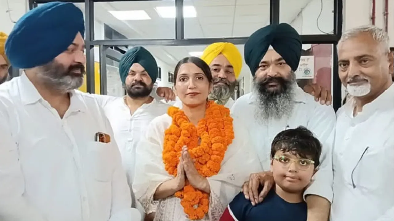 Moga News: ਮੋਗਾ ਨੂੰ ਮਿਲੀ ਨਵੀਂ ਮੇਅਰ, ਵਿਨੇਪਾਲ ਕੌਰ ਦੇ ਸਿਰ ਸਜਿਆ ਮੇਅਰ ਦਾ ਤਾਜ