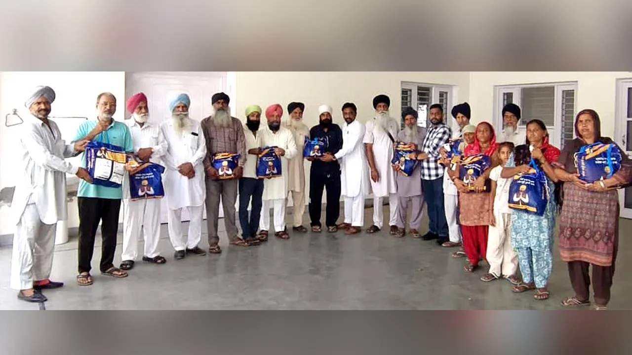Punjab Government Ration Scheme: ਪਿੰਡ ਲਟੌਰ ’ਚ ਰਾਸ਼ਨ ਕਾਰਡ ਧਾਰਕਾਂ ਨੂੰ ਫੂਡ ਕਿੱਟਾਂ ਵੰਡੀਆਂ 