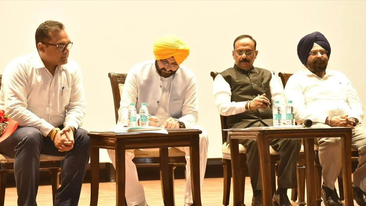 ਸੇਵਾਮੁਕਤ ਆਈਏਐਸ ਅਧਿਕਾਰੀ ਸੰਜੇ ਗੁਪਤਾ ਨੇ ਪੰਜਾਬ ਰਾਜ ਬਿਜਲੀ ਰੈਗੂਲੇਟਰੀ ਕਮਿਸ਼ਨ ਦੇ ਚੇਅਰਪਰਸਨ ਵਜੋਂ ਅਹੁਦਾ ਸੰਭਾਲਿਆ