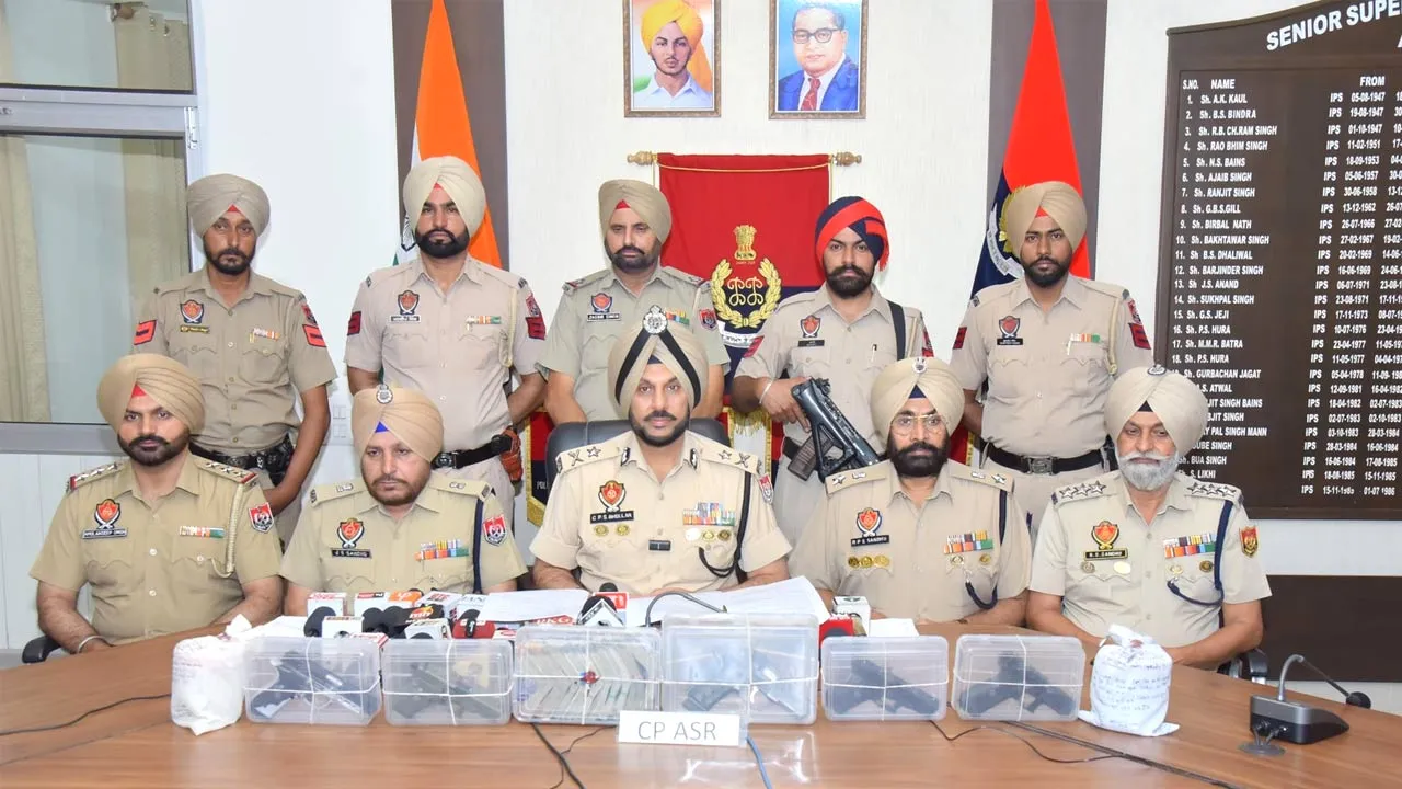 Amritsar Police Drug Bust: ਅੰਮ੍ਰਿਤਸਰ ਪੁਲਿਸ ਨੇ ਅਫ਼ਗਾਨ ਨਾਗਰਿਕ ਸਮੇਤ ਛੇ ਵਿਅਕਤੀਆਂ ਨੂੰ ਹੈਰੋਇਨ, 5 ਪਿਸਤੌਲਾਂ ਅਤੇ ਡਰੱਗ ਮਨੀ ਸਮੇਤ ਕੀਤਾ ਗ੍ਰਿਫ਼ਤਾਰ