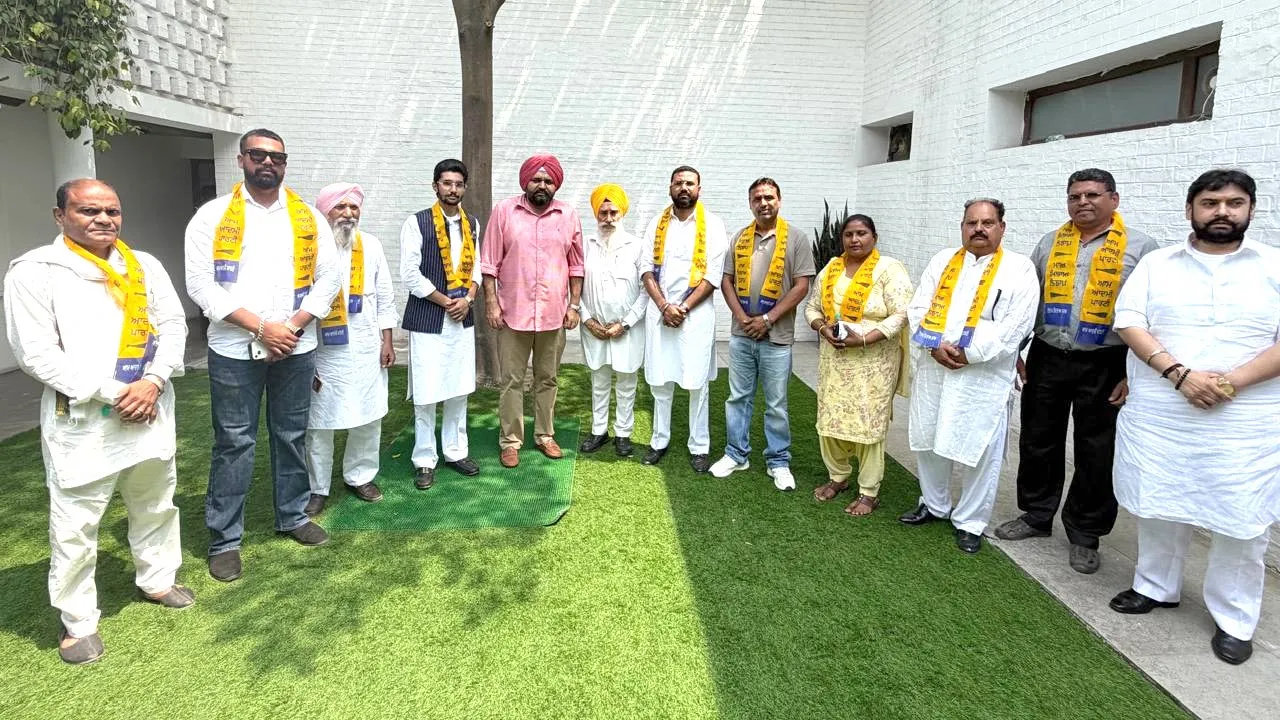 Jalandhar News: ਜਲੰਧਰ 'ਚ ਅਕਾਲੀ ਦਲ ਤੇ ਭਾਜਪਾ ਦੇ ਕਈ ਆਗੂ ਸਮਰਥਕਾਂ ਸਣੇ ਆਪ 'ਚ ਸ਼ਾਮਲ