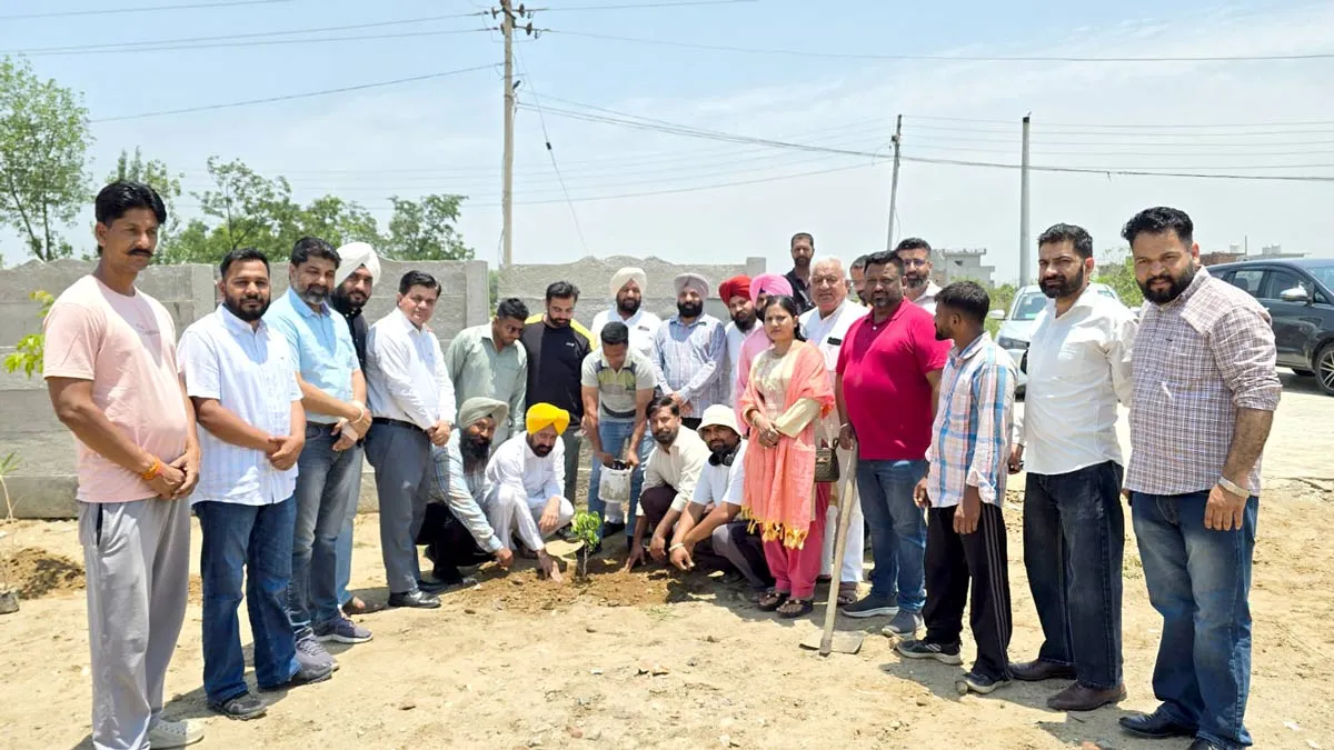 Tree Plantation: ਕੂੜੇ ਦੇ ਡੰਪ ਤੋਂ ਬਣੀ ਪਾਰਕ ’ਚ ਵਿਧਾਇਕ ਰਾਏ ਨੇ ਲਗਾਏ ਪੌਦੇ
