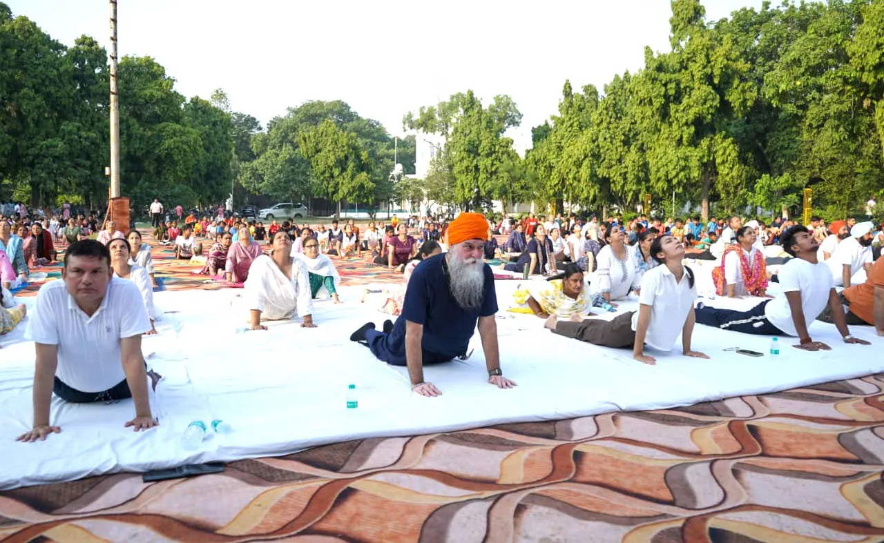 International Yoga Day: ਅੰਤਰਰਾਸ਼ਟਰੀ ਯੋਗ ਦਿਵਸ ਮੌਕੇ ਸਪੀਕਰ ਸੰਧਵਾਂ, ਵਿਧਾਇਕ ਸੇਖੋਂ ਤੇ ਡੀਸੀ ਨੇ ਕੀਤਾ ਯੋਗ ਅਭਿਆਸ