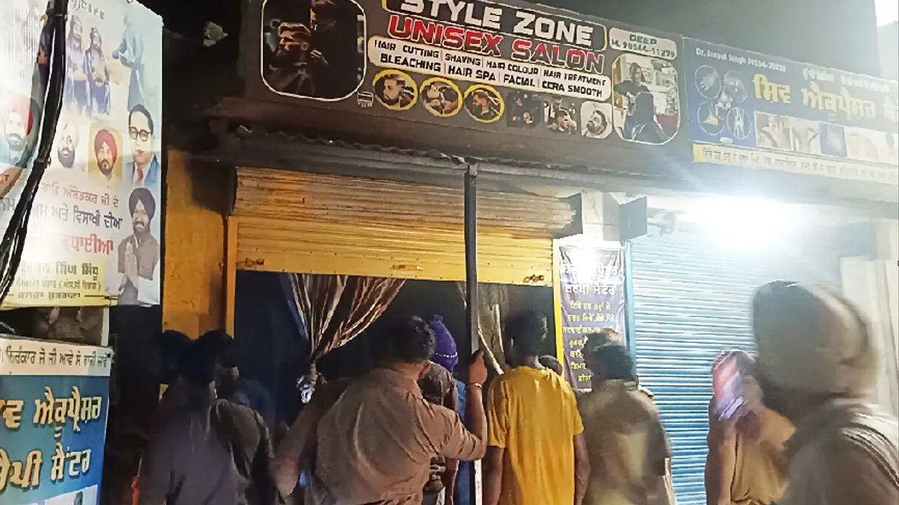 Badshahpur News: ਡੇਰਾ ਸ਼ਰਧਾਲੂਆਂ ਤੇ ਦੁਕਾਨਦਾਰਾਂ ਨੇ ਮਿਲ ਕੇ ਬੁਝਾਈ ਸੈਲੂਨ ’ਚ ਲੱਗੀ ਅੱਗ