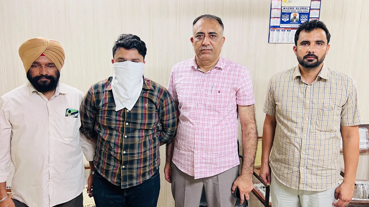 Barnala News: ਸਹਿਕਾਰੀ ਸਭਾ ਦਾ ਇੰਸਪੈਕਟਰ 50 ਹਜ਼ਾਰ ਦੀ ਰਿਸ਼ਵਤ ਲੈਂਦਾ ਰੰਗੇ ਹੱਥੀਂ ਕਾਬੂ