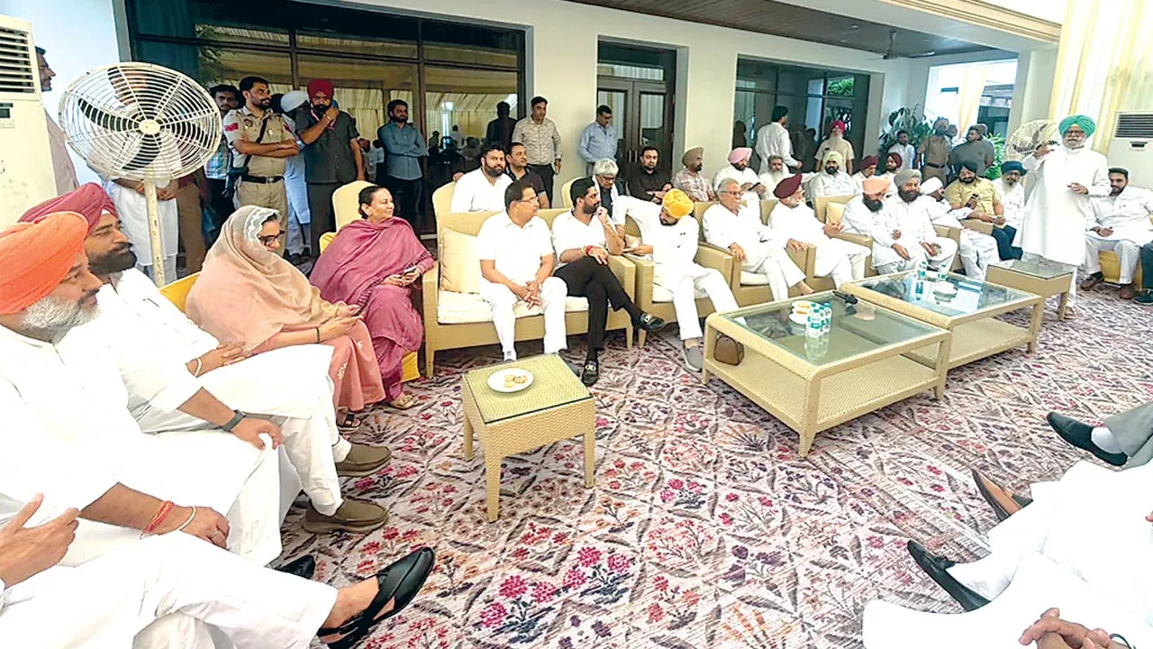 Congress Punjab News: ਸਾਨੂੰ ਨਹੀਂ ਚਾਹੀਦਾ ਸਮਝੌਤਾਵਾਦੀ ਆਗੂ : ਚੰਨੀ ਗੁੱਟ ਸਮਝੌਤਾਵਾਦੀ ਹੋਇਆ ਤਾਂ ਜਾਏਗਾ ਬਾਹਰ : ਬਘੇਲ