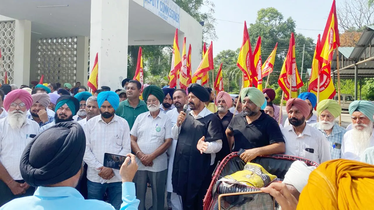 Faridkot Protest: ਫਰੀਦਕੋਟ ’ਚ ਮੁਲਾਜ਼ਮਾਂ ਨੇ ਸਰਕਾਰ ਵਿਰੁੱਧ ਪੱਤਰ ਦੀਆਂ ਕਾਪੀਆਂ ਫੂਕੀਆਂ