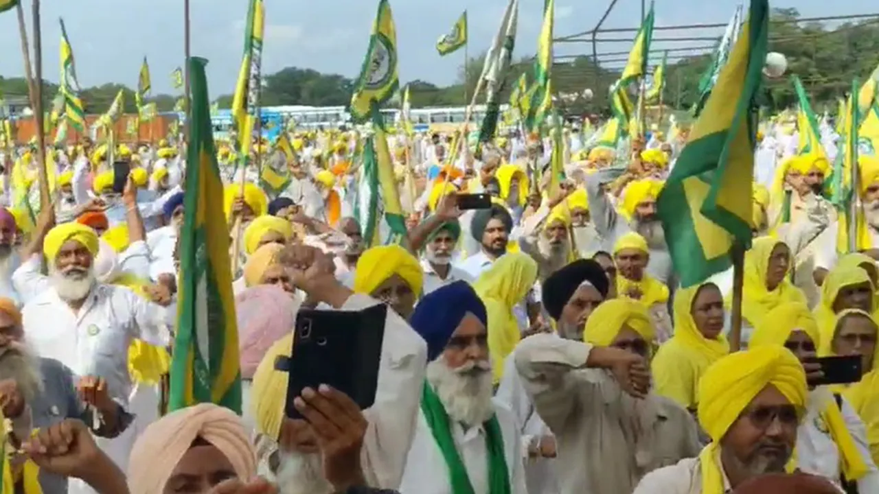 Farmers Protest Chandigarh: ਭਾਰਤ-ਅਮਰੀਕਾ ਟਰੇਡ ਡੀਲ ਤੇ ਭੂਮੀ ਪੂਲਿੰਗ ਨੀਤੀ ਖਿਲਾਫ਼ ਚੰਡੀਗੜ੍ਹ ’ਚ ਕਿਸਾਨਾਂ ਦਾ ਰੋਸ ਮਾਰਚ