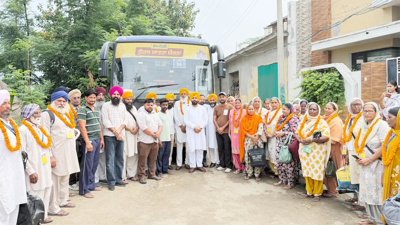 Jassi Sohianwala: ਚੇਅਰਮੈਨ ਜੱਸੀ ਸੋਹੀਆਂ ਵਾਲਾ ਨੇ ਪਿੰਡ ਸਮਸ਼ਪੁਰ ਤੇ ਛੰਨਾਂ ਝੰਬਾਲੀ ਤੋਂ ਮੁੱਖ ਮੰਤਰੀ ਤੀਰਥ ਯਾਤਰਾ ਤਹਿਤ 2 ਬੱਸਾਂ ਨੂੰ ਕੀਤਾ ਰਵਾਨਾ