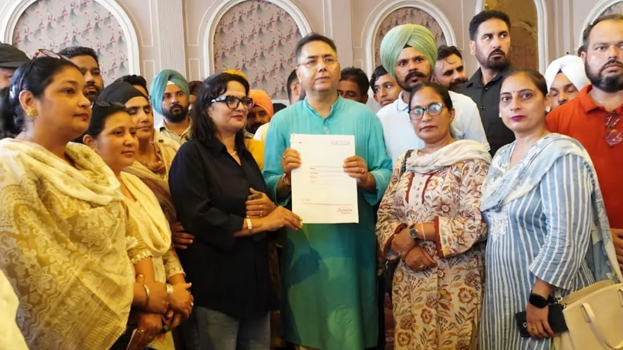 Job in Punjab: ਮੈਗਾ ਰੋਜ਼ਗਾਰ ਮੇਲੇ 'ਚ 562 ਨੌਜਵਾਨਾਂ ਦੀ ਨੌਕਰੀਆਂ ਲਈ ਚੋਣ, ਵੱਖ-ਵੱਖ ਕੰਪਨੀਆਂ ਨੇ 618 ਨੌਜਵਾਨਾਂ ਨੂੰ ਕੀਤਾ ਸ਼ਾਰਟਲਿਸਟ: ਅਮਨ ਅਰੋੜਾ