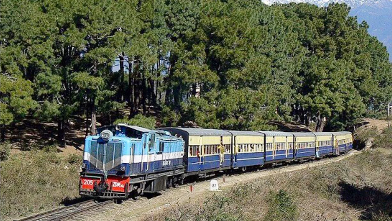 Kangra Valley Railway: ਕਾਂਗੜਾ ਘਾਟੀ ਨੈਰੋਗੇਜ ਰੇਲ ਸੇਵਾ ਮੁੜ 10 ਦਿਨਾਂ ਬਾਅਦ ਬਹਾਲ