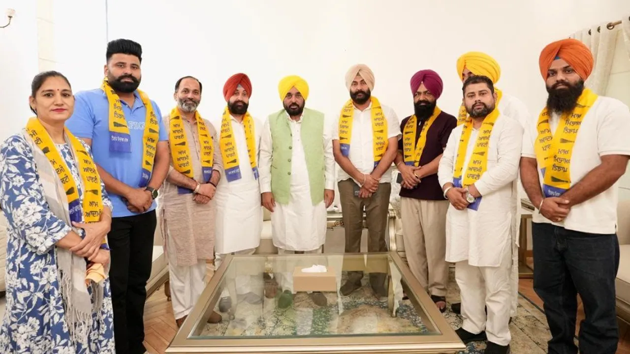 Mukerian News: ਮੁਕੇਰੀਆਂ 'ਚ ਕਾਂਗਰਸ ਨੂੰ ਝਟਕਾ, ਕਈ ਸੀਨੀਅਰ ਆਗੂ 'ਆਪ' ਵਿੱਚ ਹੋਏ ਸ਼ਾਮਲ