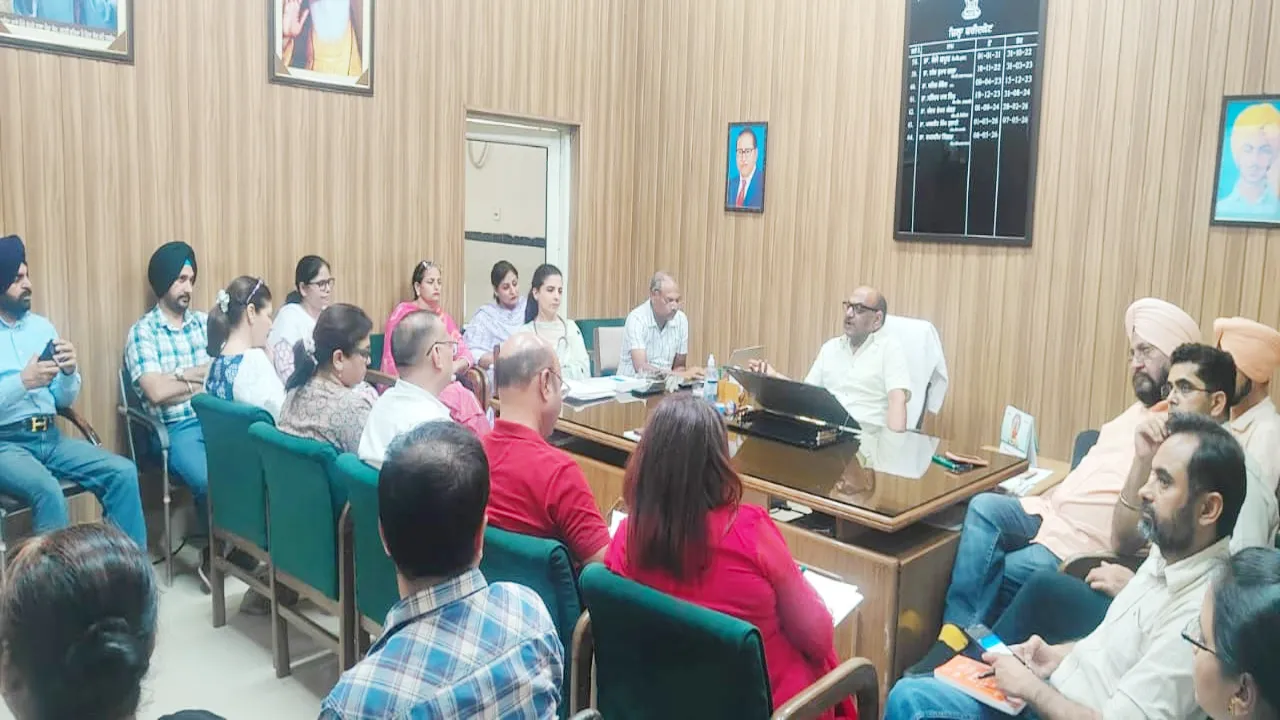 Punjab Medical News: ਸਿਵਲ ਸਰਜਨ ਵੱਲੋਂ ਸਿਹਤ ਸੇਵਾਵਾਂ ਨੂੰ ਹੋਰ ਪ੍ਰਭਾਵਸ਼ਾਲੀ ਬਣਾਉਣ ਲਈ ਵਧੀਆ ਕਾਰਗੁਜ਼ਾਰੀ ਜਾਰੀ ਰੱਖਣ ਦੇ ਨਿਰਦੇਸ਼