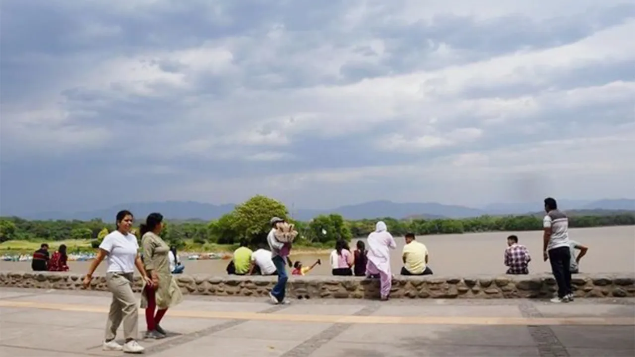 Punjab Weather: 20 ਜੁਲਾਈ ਤੋਂ ਪੰਜਾਬ ਤੇ ਚੰਡੀਗੜ੍ਹ ’ਚ ਗਰਮੀ ਤੋਂ ਮਿਲੇਗੀ ਰਾਹਤ, ਭਾਰੀ ਮੀਂਹ ਨੂੰ ਲੈ ਕੇ ਯੈਲੋ ਅਲਰਟ ਜਾਰੀ
