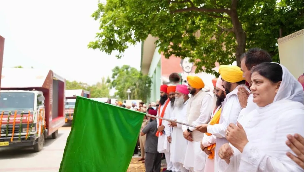 Punjab: ਸ੍ਰੀ ਗੁਰੂ ਰਵਿਦਾਸ ਜੀ ਮਹਾਰਾਜ ਦਾ ਸੰਦੇਸ਼ ਪੰਜਾਬ ਦੇ ਕੋਨੇ-ਕੋਨੇ ਤੱਕ ਪਹੁੰਚੇਗਾ; ਮੁੱਖ ਮੰਤਰੀ ਭਗਵੰਤ ਸਿੰਘ ਮਾਨ ਨੇ ਡਾਕੂਮੈਂਟਰੀ ਵੈਨਾਂ ਨੂੰ ਹਰੀ ਝੰਡੀ ਦਿਖਾ ਕੇ ਕੀਤਾ ਰਵਾਨਾ