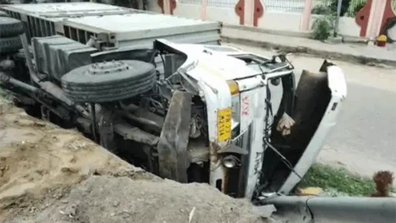 Road Accident: ਜਲੰਧਰ ’ਚ ਭਿਆਨਕ ਹਾਦਸਾ, ਖਰਾਬ ਬੱਸ ਨੂੰ ਬਚਾਉਂਦੇ ਸਮੇਂ ਕੰਟੇਨਰ ਤੇ ਟਿੱਪਰ ਦੀ ਟੱਕਰ