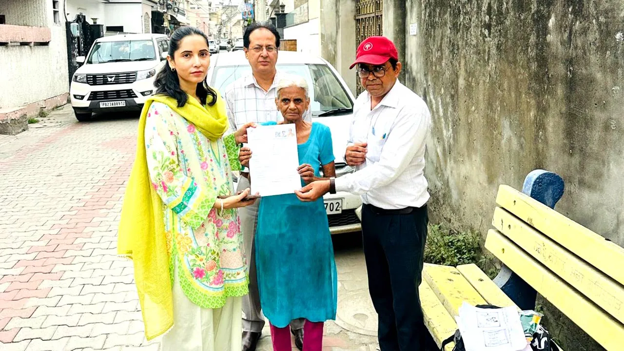 SDM Amloh News: ਐਸਡੀਐਮ ਅਮਲੋਹ ਵੱਲੋਂ ਇਨੁਮੀਰੇਸ਼ਨ ਫਾਰਮ ਭਰਨ ਦੀ ਪ੍ਰਕਿਰਿਆ ਦਾ ਜਾਇਜ਼ਾ 