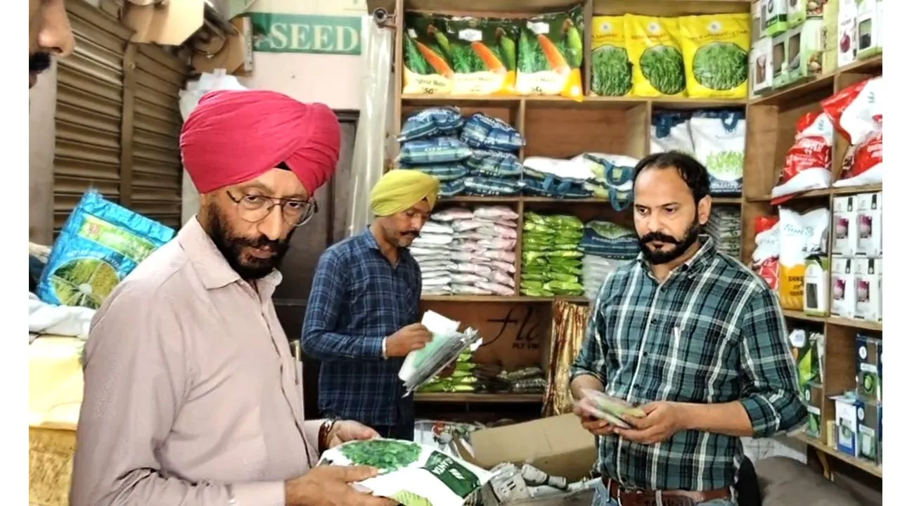 Kotkapura News: ਕੋਟਕਪੂਰਾ 'ਚ ਖੇਤੀਬਾੜੀ ਵਿਭਾਗ ਦੀ ਵੱਡੀ ਕਾਰਵਾਈ, ਨਕਲੀ ਗੋਭੀ ਬੀਜ ਦੀ ਸ਼ਿਕਾਇਤ 'ਤੇ ਪਹੁੰਚੀ ਟੀਮ
