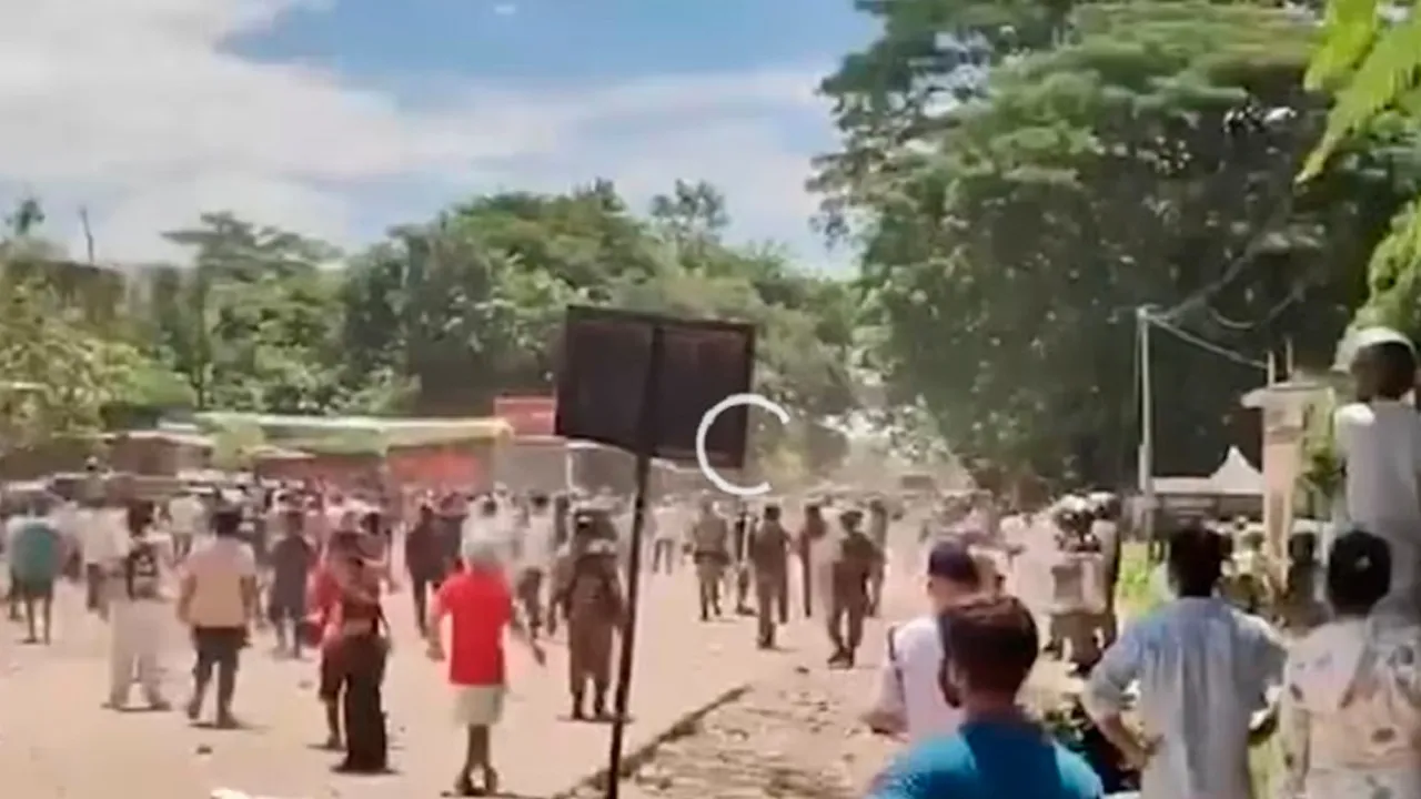 Assam Arunachal Border: ਅਸਾਮ-ਅਰੁਣਾਚਲ ਸਰਹੱਦ ’ਤੇ ਤਣਾਅ, ਪ੍ਰਦਰਸ਼ਨਕਾਰੀਆਂ ਨੇ ਸੁਰੱਖਿਆ ਬਲਾਂ ’ਤੇ ਕੀਤੀ ਪੱਥਰਬਾਜ਼ੀ