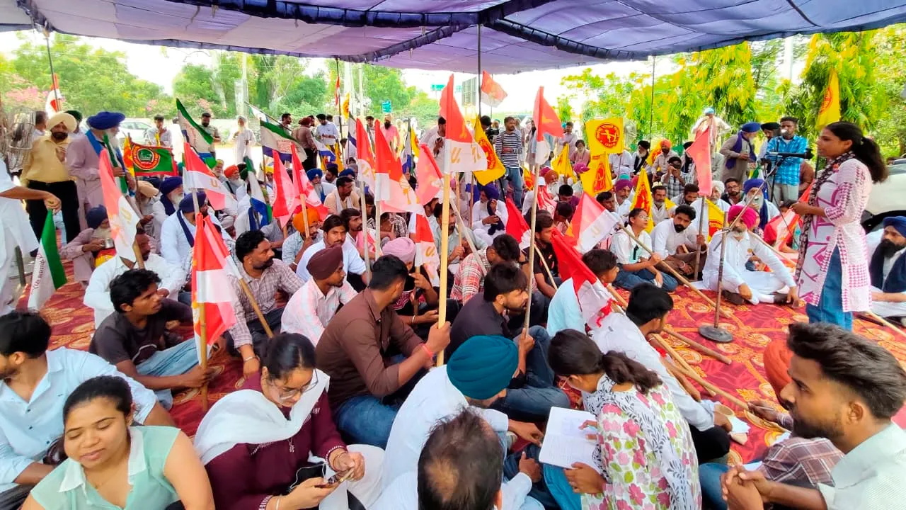 Baba Farid University: ਬਾਬਾ ਫਰੀਦ ਯੂਨੀਵਰਸਿਟੀ ਅੱਗੇ ਵਿਦਿਆਰਥੀਆਂ ਦਾ ਵਿਸ਼ਾਲ ਧਰਨਾ