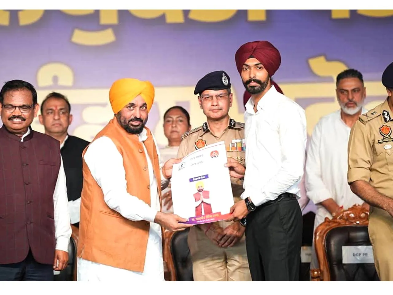 Jalandhar News: ਮੁੱਖ ਮੰਤਰੀ ਮਾਨ ਨੇ ਜਲੰਧਰ ਵਿੱਚ 1746 ਪੁਲਿਸ ਜਵਾਨਾਂ ਨੂੰ ਸੌਂਪੇ ਨਿਯੁਕਤੀ ਪੱਤਰ