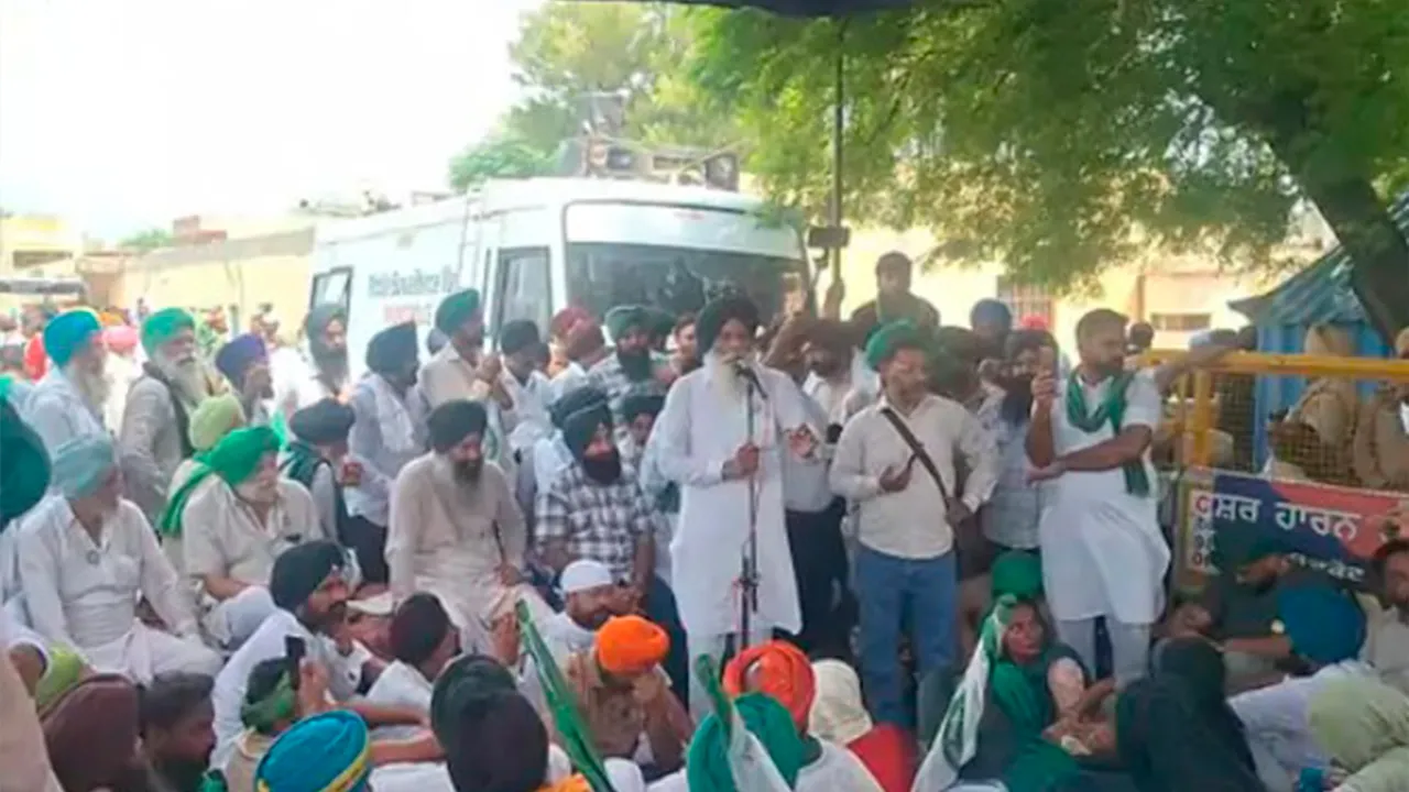 Faridkot Farmers Protest: ਫਰੀਦਕੋਟ ’ਚ ਸਪੀਕਰ ਕੁਲਤਾਰ ਸਿੰਘ ਸੰਧਵਾਂ ਦੀ ਕੋਠੀ ਬਾਹਰ ਕਿਸਾਨਾਂ ਦਾ ਪੱਕਾ ਮੋਰਚਾ ਸ਼ੁਰੂ