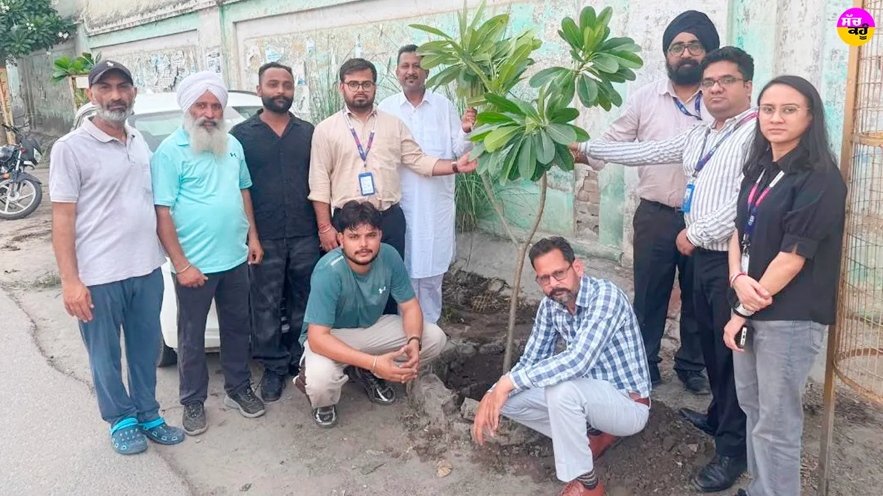 Faridkot News: ਐੱਸਬੀਆਈ ਵੱਲੋਂ ਫ਼ਰੀਦਕੋਟ ’ਚ ਪਲਮੇਰੀਆ ਦੇ ਪੌਦੇ ਲਾ ਕੇ ਹਰਿਆਵਲ ਮੁਹਿੰਮ ਨੂੰ ਹੁਲਾਰਾ