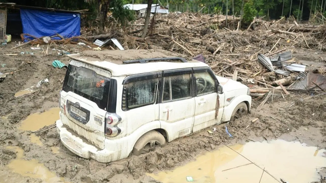 Flood News: 93 ਪਿੰਡ ਹੜ੍ਹ ਦੀ ਲਪੇਟ 'ਚ, ਮ੍ਰਿਤਕਾਂ ਦੀ ਗਿਣਤੀ ਪਹੁੰਚੀ 108, ਧਨਸ਼੍ਰੀ ਨਦੀ ਦਾ ਪਾਣੀ ਦਾ ਪੱਧਰ ਖ਼ਤਰੇ ਦੇ ਨਿਸ਼ਾਨ ਤੋਂ ਉੱਪਰ