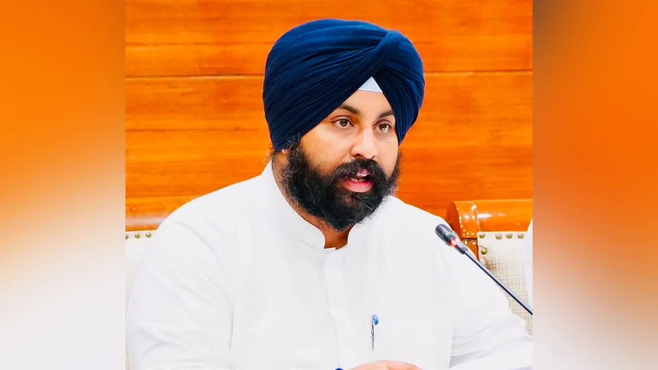 Harjot Bains: ਪੰਜਾਬ ’ਚ ਪ੍ਰਾਈਵੇਟ ਸਕੂਲਾਂ ਦੀ ਮਨਮਾਨੀ ਫ਼ੀਸ ਵਾਧੇ ’ਤੇ ਲੱਗੇਗੀ ਰੋਕ