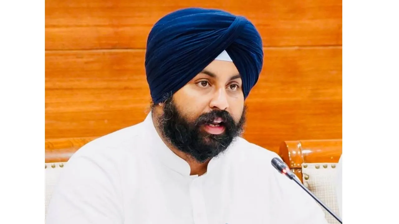 Harjot Bains AAP: ਪੁਰਾਣੀ ਵੀਡੀਓ ਨੂੰ ਨਵੀਂ ਦੱਸ ਕੇ ਪੰਜਾਬ ਦੇ ਸਕੂਲਾਂ ਬਾਰੇ ਗੁਮਰਾਹਕੁੰਨ ਪ੍ਰਚਾਰ ਕਰ ਰਹੀ ਭਾਜਪਾ : ਹਰਜੋਤ ਬੈਂਸ