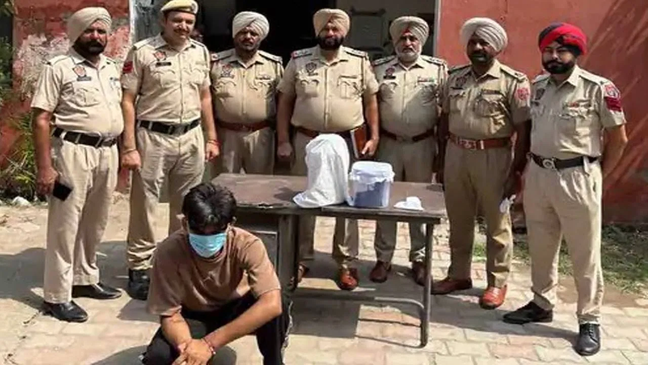 Heroin Seized Gurdaspur: ਗੁਰਦਾਸਪੁਰ ਪੁਲਿਸ ਨੇ ਨੌਜਵਾਨ ਨੂੰ ਹੈਰੋਇਨ, ਪਿਸਤੌਲ ਤੇ 4 ਜ਼ਿੰਦਾ ਕਾਰਤੂਸ ਸਮੇਤ ਕੀਤਾ ਗ੍ਰਿਫਤਾਰ