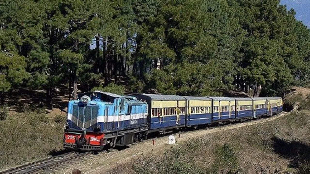 Indian Railways News: ਭਾਰੀ ਮੀਂਹ ਕਾਰਨ ਕਾਂਗੜਾ ਘਾਟੀ ਰੇਲ ਸੇਵਾ ਮੁਅੱਤਲ, ਅਗਲੇ ਹੁਕਮਾਂ ਤੱਕ ਟਰੇਨਾਂ ਬੰਦ