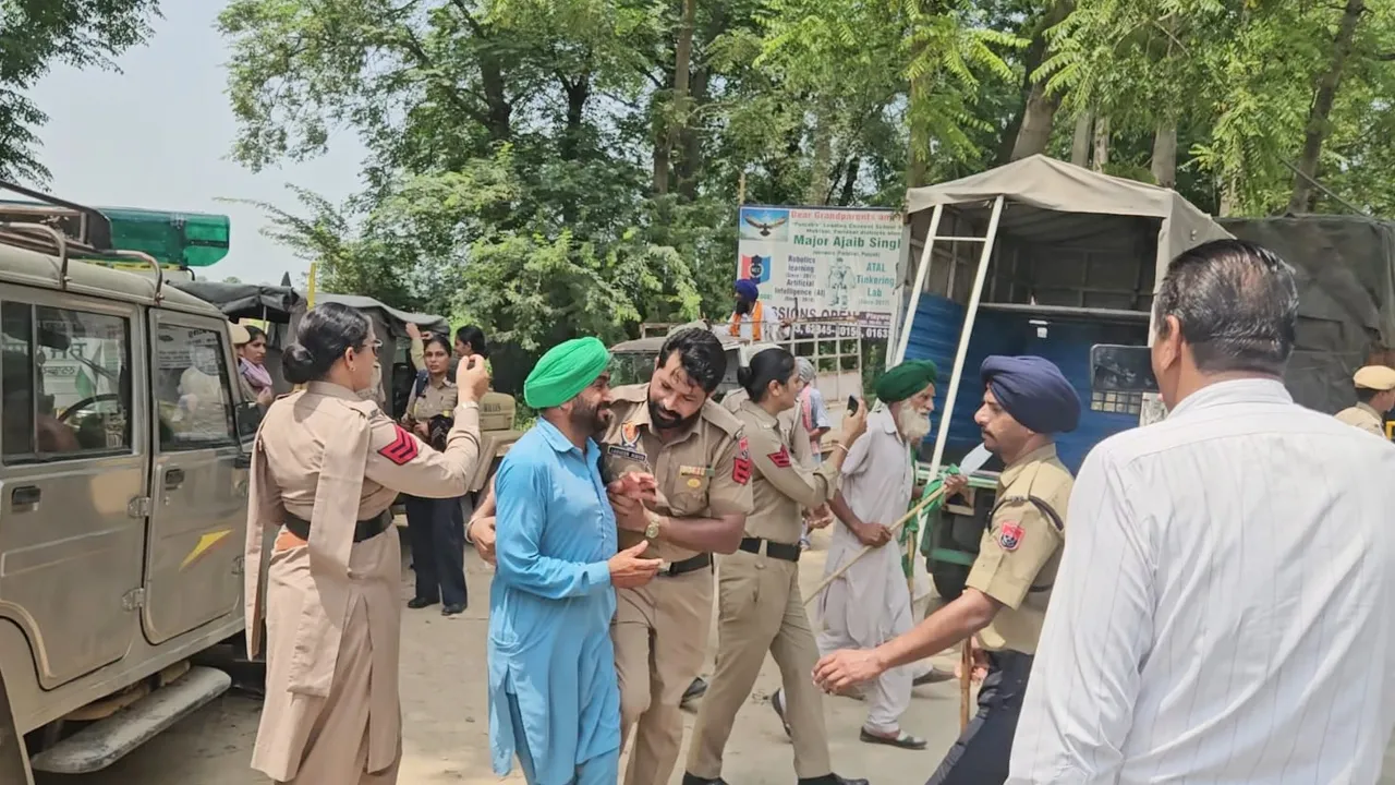 Kotkapura News: ਸਪੀਕਰ ਸੰਧਵਾਂ ਦੇ ਘਰ ਮੂਹਰੇ ਕਿਸਾਨਾਂ ਦਾ ਪੱਕਾ ਮੋਰਚਾ ਪੁਲਿਸ ਨੇ ਹਟਾਇਆ, 200 ਤੋਂ ਵੱਧ ਹਿਰਾਸਤ 'ਚ