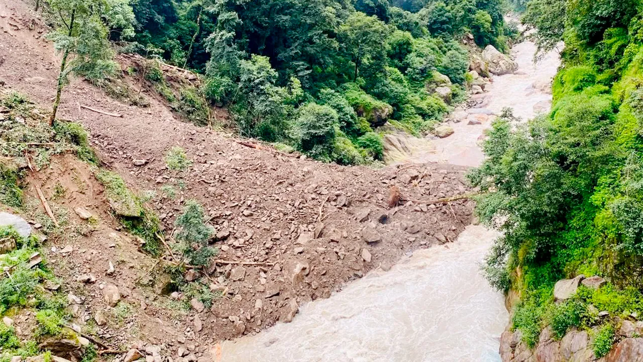 Nepal Bhotekoshi River: ਚੀਨ ਵਾਲੇ ਪਾਸੇ ਵੱਡੇ ਪੱਧਰ ’ਤੇ ਜ਼ਮੀਨ ਖਿਸਕਣ ਨਾਲ ਨੇਪਾਲ ਦੀ ਭੋਟੇਕੋਸ਼ੀ ਨਦੀ ਦਾ ਵਹਾਅ ਪ੍ਰਭਾਵਿਤ